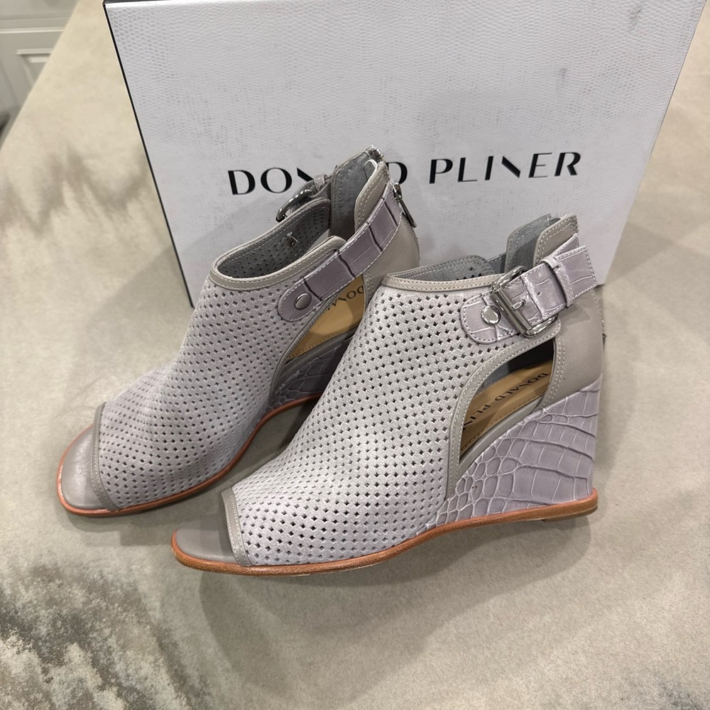 Donald Pliner Lottie Sandals Ash Gray